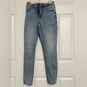 Express Women's Skinny Jeans in Light Blue Wash